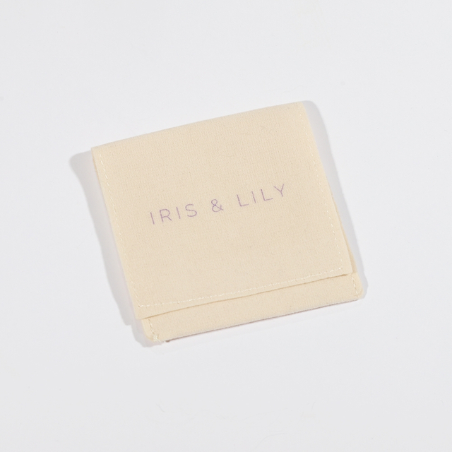 Bolso de terciopelo negro